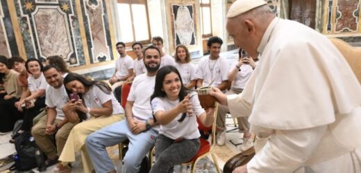 Đức Thánh Cha Khích Lệ Các Bạn Trẻ Sống Hết Mình Cho Đại Hội GTTG Sắp Tới