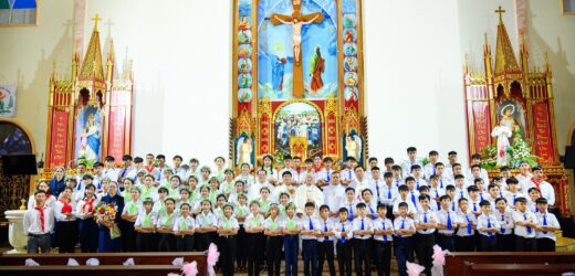 Giáo Xứ Hoàng Yên: Niềm Vui 83 Em Rước Lễ Lần Đầu