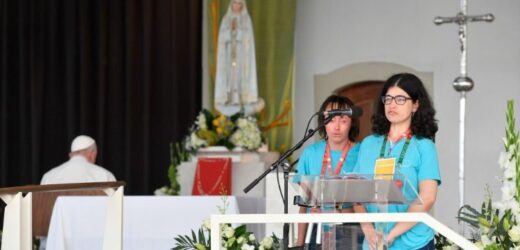 Đức Thánh Cha Cầu Nguyện Với Một Số Bệnh Nhân Và Tù Nhân Tại Fatima