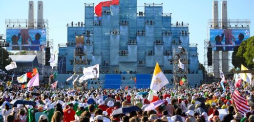 Diễn Văn Của ĐTC Tại Buổi Ngắm Đàng Thánh Giá Với 800.000 Bạn Trẻ Tại Lisbon