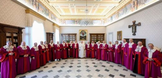 Đức Thánh Cha Phanxicô Tiếp Các Thẩm Phán Của Tòa Thượng Thẩm Rota Ở Roma