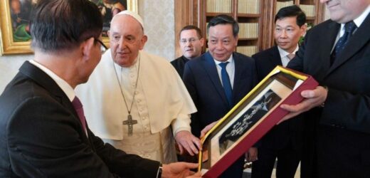 Đức Tổng Giám Mục Gallagher Trao Đổi Về Cuộc Gặp Gỡ Của Đức Thánh Cha Với Phái Đoàn Việt Nam