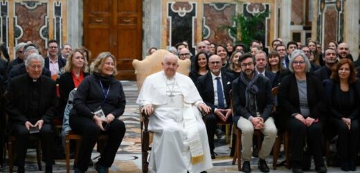 ĐTC Phanxicô Gặp Các Ký Giả Quốc Tế Hoạt Động Tại Vatican