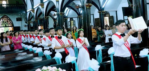 Giáo Xứ Tân Hương: Các Em Tuyên Hứa Vào Đời Và Kết Thúc Năm Giáo Lý  2023-2024