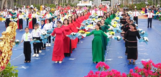 Giáo Hạt Chư Prông: Dâng Hoa Kính Đức Mẹ Bế Mạc Tháng Hoa