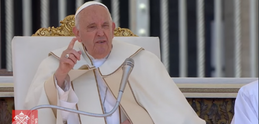 Đức Thánh Cha Dâng Lễ Chúa Ba Ngôi Với Các Thiếu Nhi