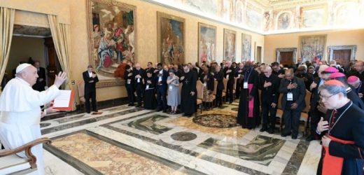 ĐTC Phanxicô Tiếp Các Tham Dự Viên Đại Hội Toàn Thể Của Các Hội Giáo Hoàng Truyền Giáo