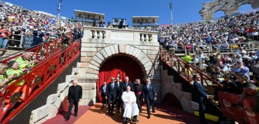 Đức Thánh Cha Chủ Sự Cuộc Gặp Gỡ “Đấu Trường Hòa Bình”