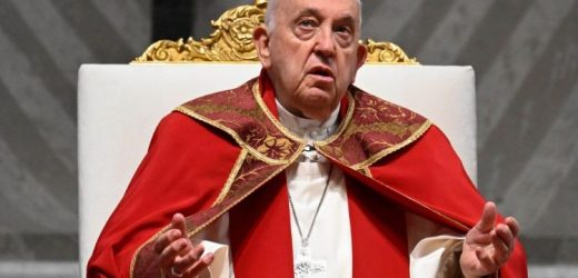 Đức Thánh Cha Cử Hành Thánh Lễ Chúa Thánh Thần