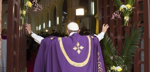 Nhìn Lại Năm Thánh Lòng Thương Xót Năm 2015 – ĐTC Phanxicô Mở Cửa Thánh Ở Trung Phi