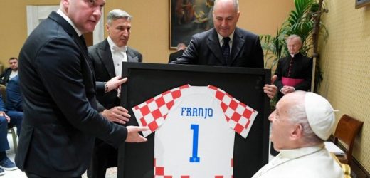 Đức Thánh Cha: Trong Bóng Đá, Đội Bóng Thắng Chứ Không Phải Cá Nhân Thắng