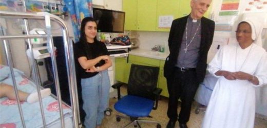 ĐHY Zuppi Thăm Bệnh Viện Nhi Đồng Bêlem, Kêu Gọi Suy Nghĩ Về Đau Khổ Của Trẻ Em Palestine