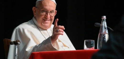 Đức Phanxicô gặp Gỡ Các Linh Mục Rôma Tại Đại Học Salêdiêng