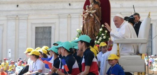 Đức Thánh Cha Kêu Gọi Sự Cộng Tác Giữa Nhà Trường Và Gia Đình Trong Giáo Dục