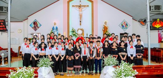 Giáo Xứ Hòa Phú: Các Em Lãnh Nhận Hồng Ân Chúa Thánh Thần