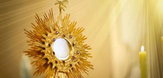 Chiêm Ngắm Bí Tích Thánh Thể Qua Đôi Mắt Của 10 Vị Thánh