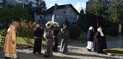 Ông Andrés Castillo Và Chương Trình Củng Cố Giáo Xứ