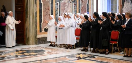 Đức Thánh Cha Mời Gọi Các Tu Sĩ Chọn Những Gì Thiết Yếu