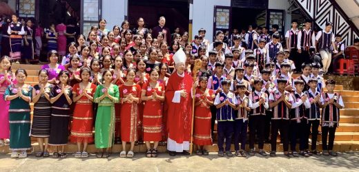 405 Em Thiếu Nhi Giáo Xứ Kleng Nhận Lãnh Hồng Ân Chúa Thánh Thần