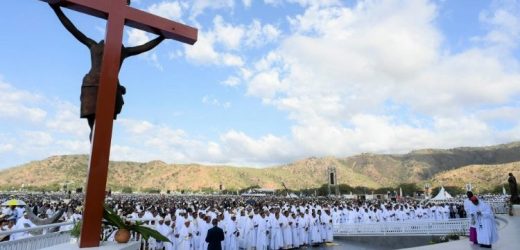 ĐTC Phanxicô Cử Hành Thánh Lễ Với Hơn 600 Ngàn Tín Hữu Đông Timor