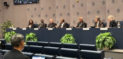 Buổi Họp Báo Về Thượng Hội Đồng – Ngày 22/10: Cầu Nguyện Và Đối Thoại Về Dự Thảo Tài Liệu Cuối Cùng