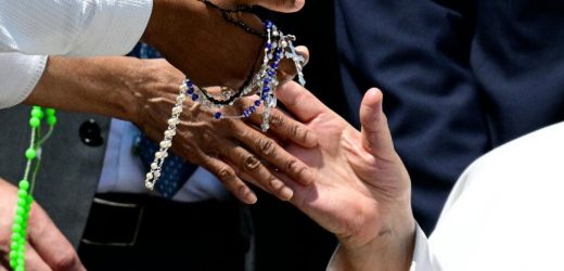 Tháng Mân Côi: Lần Chuỗi Cùng Mẹ Maria