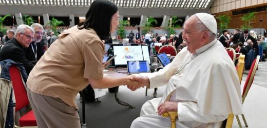 Đề Xuất Của ĐHY Fernández: Thảo Luận Về Vai Trò Của Phụ Nữ Trong Giáo Hội