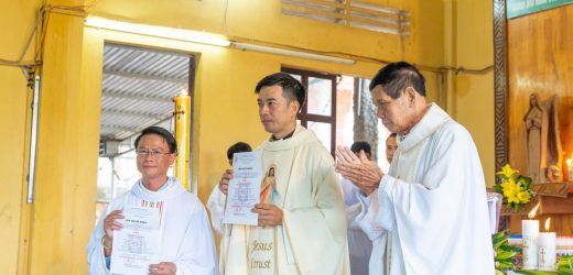Cha Giuse Nguyễn Thời Danh Nhận Sứ Vụ Mới Tại Giáo Xứ Kon Trang Mơnei