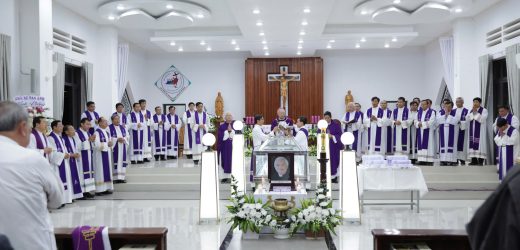Nghi Thức Tẫn Liệm Và Thánh Lễ Đưa Chân Cha Cố Simon Phan Văn Bình