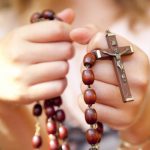 Lần Chuỗi Mân Côi Không Chỉ Trong Tháng Mười