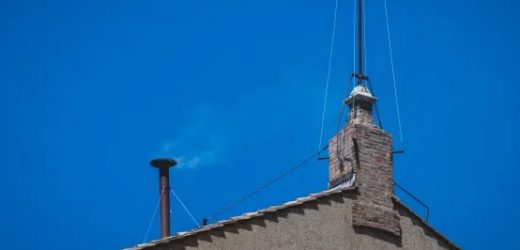 Khói Trắng Đã Bốc Lên Từ Nhà Nguyện Sistine: Chúng Ta Có Vị Tân Giáo Hoàng Leo XIV