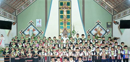 Các Giáo Xứ, Giáo Họ: Các Em Thiếu Nhi Xưng Tội Rước Lễ Lần Đầu