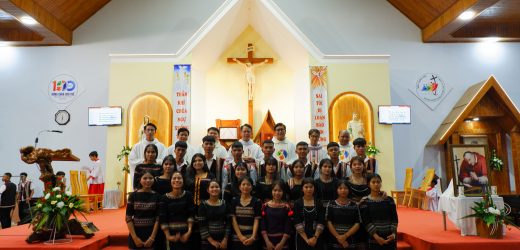 Nhà Nội Trú Anphongsô – DCCT Mang Yang: Mừng Lễ Bổn Mạng Và Lễ Ra Trường