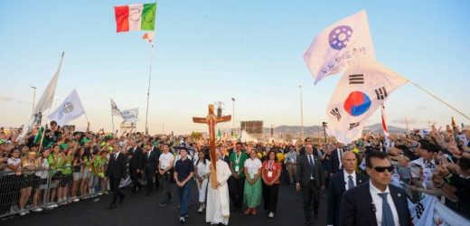 ĐTC Lêô XIV Gặp Gỡ Và Cầu Nguyện Với Hàng Trăm Ngàn Bạn Trẻ Tại Tor Vergata