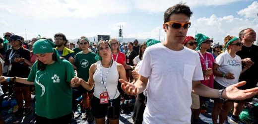 Nhiều Người Trẻ Anh Đang Trở Lại Với Tôn Giáo