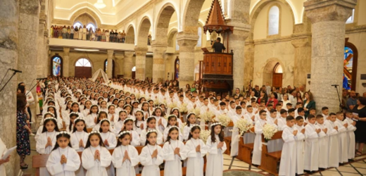 Các Nhà Thờ Iraq Chật Kín Khi 1.500 Em Thiếu Nhi Rước Lễ Lần Đầu