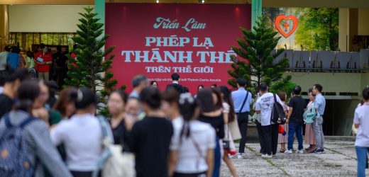 Khai Mạc Triển Lãm “Phép Lạ Thánh Thể Trên Thế Giới” – Di Sản Thánh Carlo Acutis Mở Tại Trung Tâm Mục Vụ TGP Sài Gòn