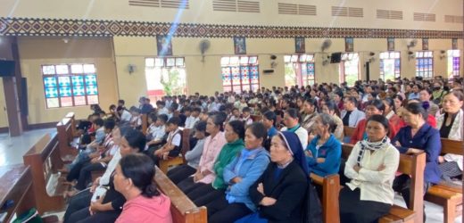 Hành Hương Đức Tin Của Anh Chị Em Giáo Dân Giáo Họ Saloong Đến Nhà Thờ Giáo Xứ Đắk Mót