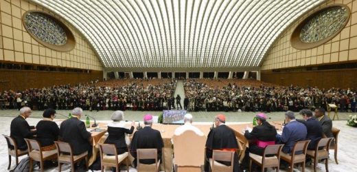 Đức Thánh Cha Gặp Gỡ Và Đối Thoại Với Các Nhóm Và Các Tham Dự Viên Thượng Hội Đồng