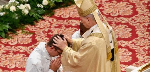 Số Tín Hữu Công Giáo Toàn Cầu Tăng, Nhưng Số Linh Mục Và Tu Sĩ Giảm