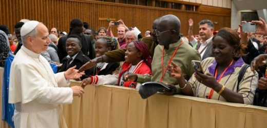 Đức Thánh Cha: “Đất Đai, Nhà Ở Và Việc Làm Là Những Quyền Thánh Thiêng”