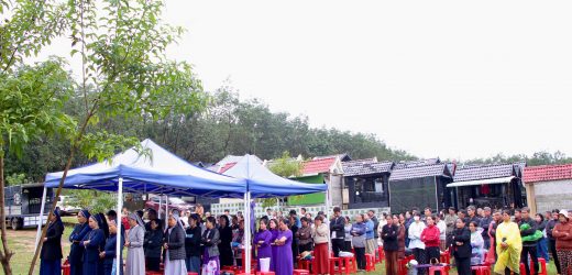 Thánh Lễ Cầu Cho Các Linh Mục, Tu Sĩ Giáo Phận Kon Tum Đã Qua Đời