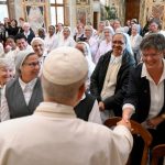 Đức Thánh Cha Mời Gọi Các Nữ Tu “Hãy Can Đảm Dấn Thân Trên Những Nẻo Đường Mới Của Lòng Bác Ái”