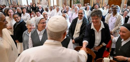 Đức Thánh Cha Mời Gọi Các Nữ Tu “Hãy Can Đảm Dấn Thân Trên Những Nẻo Đường Mới Của Lòng Bác Ái”