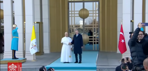 Đức Thánh Cha Bắt Đầu Chuyến Tông Du Đến Thổ Nhĩ Kỳ