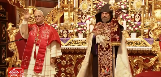 Đức Thánh Cha Cầu Nguyện Tại Nhà Thờ Chính Tòa Giáo Hội Armenia Tông Truyền Ở Istanbul