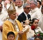 ĐTC Dâng Thánh Lễ Đêm Giáng Sinh Tại Đền Thờ Thánh Phêrô