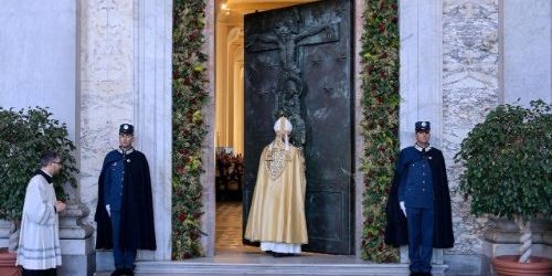 Đóng Cửa Thánh Tại Vương Cung Thánh Đường Latêranô