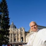 ĐTC Phanxicô: “Trong Mùa Giáng Sinh, Tránh Nghiện Mua Sắm; Hãy Mời Người Nghèo Dùng Bữa”