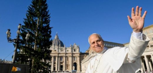 ĐTC Phanxicô: “Trong Mùa Giáng Sinh, Tránh Nghiện Mua Sắm; Hãy Mời Người Nghèo Dùng Bữa”